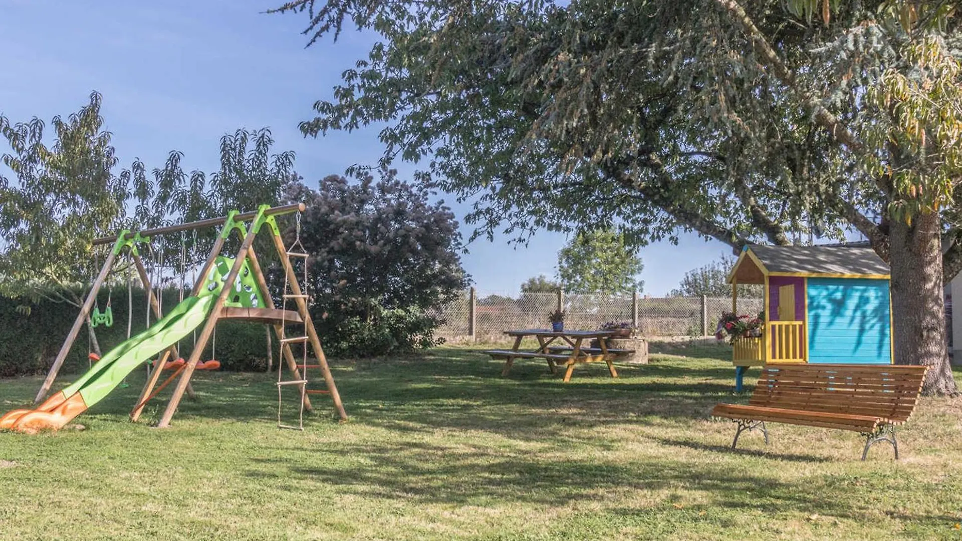 Gite Familial En Auvergne Avec Jardin, Ping-Pong, Proche Stations Thermales, Animaux Acceptes - Fr-1-489-127 location